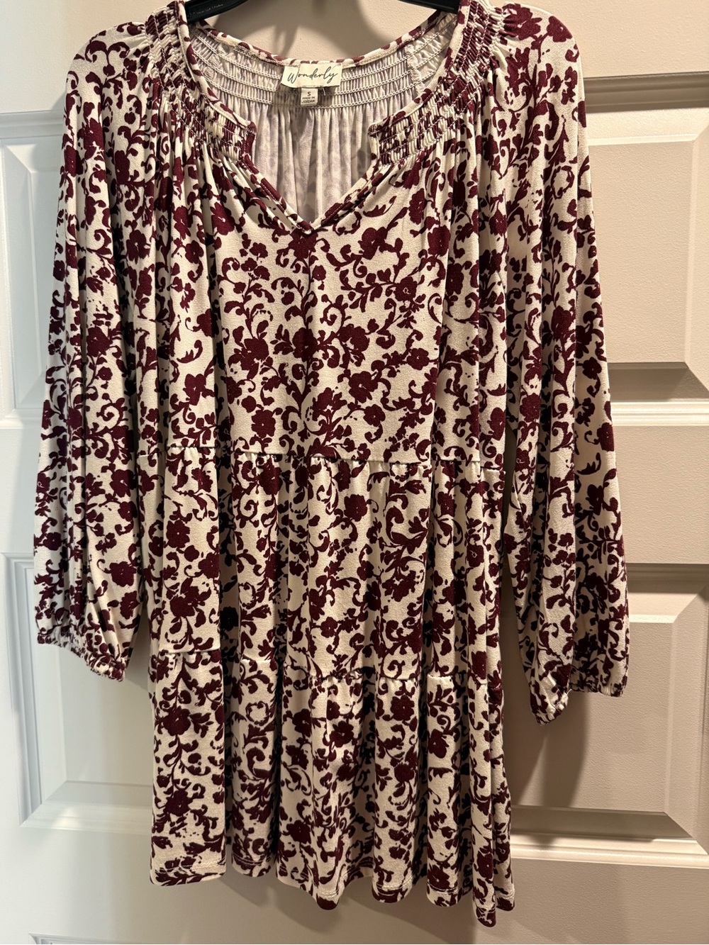 Wonderly Cream Tunic with Wine Floral Print size Small NEW